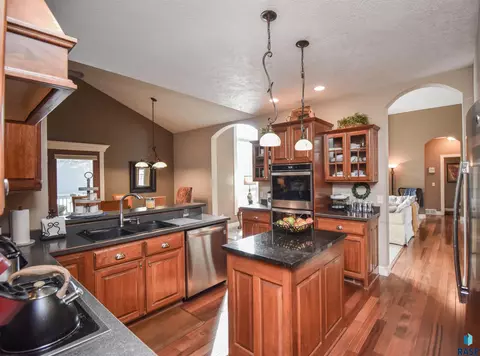 300 E Pinehurst Dr, Sioux Falls, SD 57108 photo 9