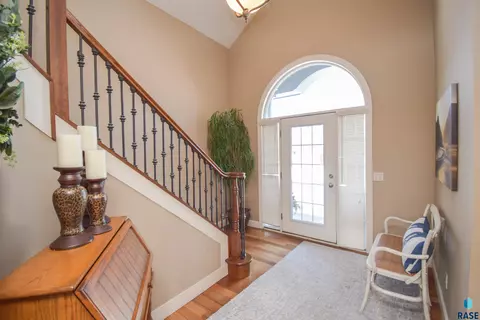 300 E Pinehurst Dr, Sioux Falls, SD 57108 photo 7