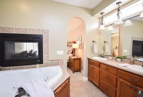 300 E Pinehurst Dr, Sioux Falls, SD 57108 photo 26