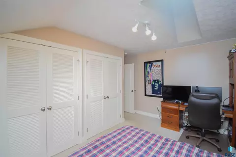 300 E Pinehurst Dr, Sioux Falls, SD 57108 photo 40