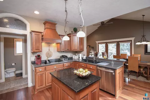 300 E Pinehurst Dr, Sioux Falls, SD 57108 photo 11