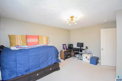 300 E Pinehurst Dr, Sioux Falls, SD 57108 photo 36