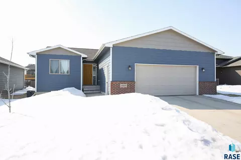 3505 E Brewster St, Sioux Falls, SD 57108 photo 1