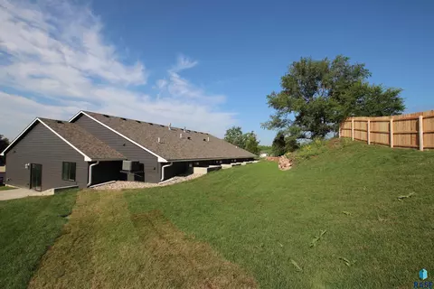 1405 S Lighthouse Pl, Sioux Falls, SD 57103 photo 6