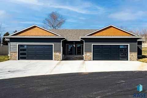 1405 S Lighthouse Pl, Sioux Falls, SD 57103 photo 1