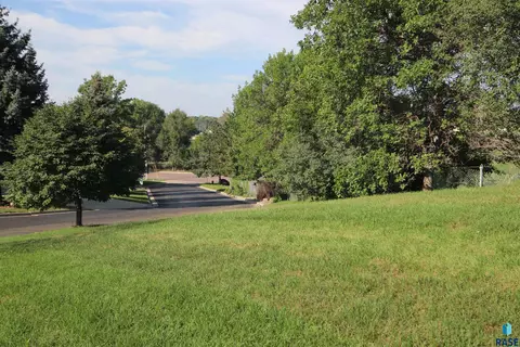 1405 S Lighthouse Pl, Sioux Falls, SD 57103 photo 13
