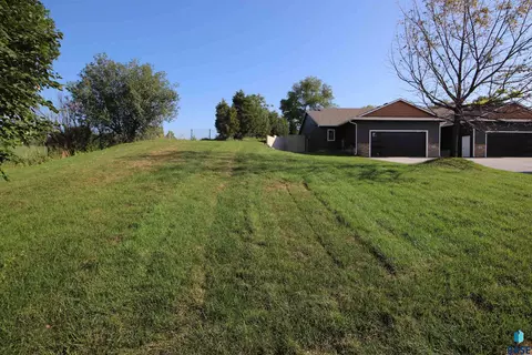 1405 S Lighthouse Pl, Sioux Falls, SD 57103 photo 8