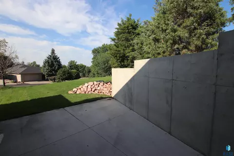1405 S Lighthouse Pl, Sioux Falls, SD 57103 photo 10