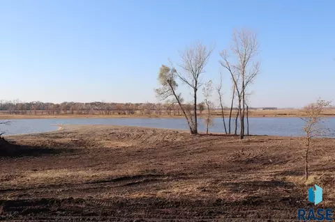 649 Sandpiper Ln, Wentworth, SD 57075