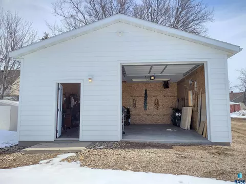 504 E 4th St, Miller, SD 57362 photo 68