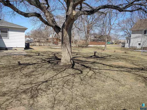 504 E 4th St, Miller, SD 57362 photo 43