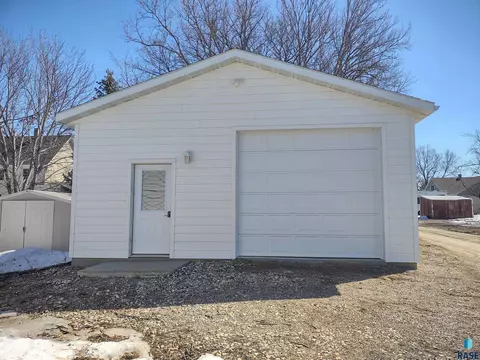 504 E 4th St, Miller, SD 57362 photo 67