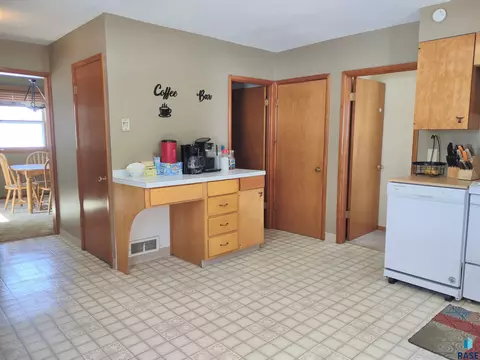 504 E 4th St, Miller, SD 57362 photo 12