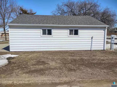 504 E 4th St, Miller, SD 57362 photo 63