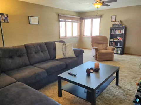 504 E 4th St, Miller, SD 57362 photo 3