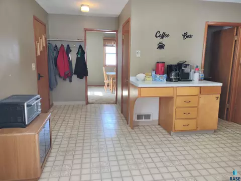 504 E 4th St, Miller, SD 57362 photo 11