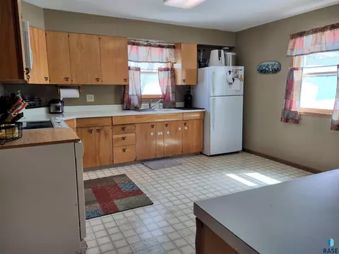 504 E 4th St, Miller, SD 57362 photo 13