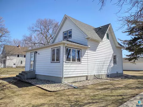 504 E 4th St, Miller, SD 57362 photo 1