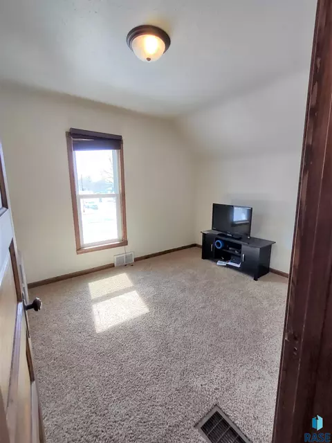 504 E 4th St, Miller, SD 57362 photo 27