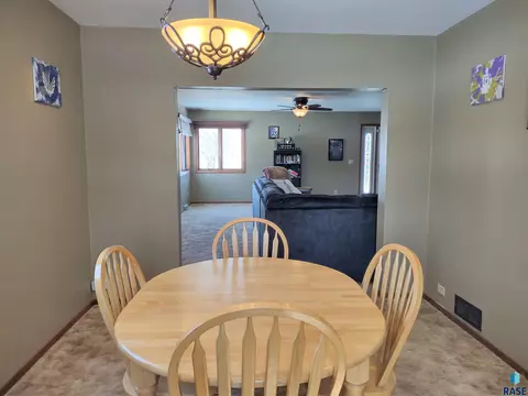 504 E 4th St, Miller, SD 57362 photo 9