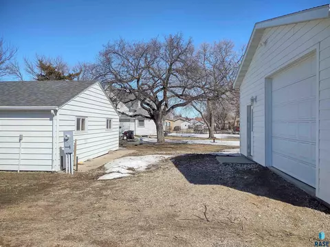 504 E 4th St, Miller, SD 57362 photo 64