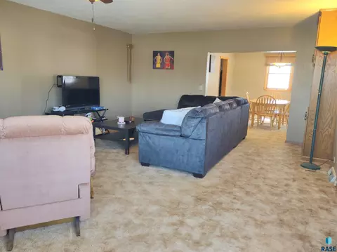 504 E 4th St, Miller, SD 57362 photo 5