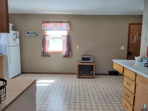 504 E 4th St, Miller, SD 57362 photo 15