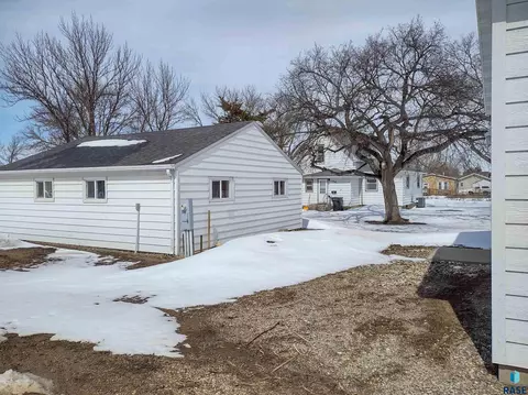 504 E 4th St, Miller, SD 57362 photo 65
