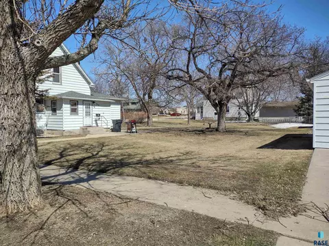 504 E 4th St, Miller, SD 57362 photo 41