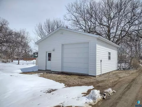 504 E 4th St, Miller, SD 57362 photo 66