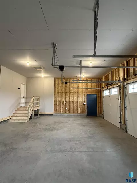 405 Doris Dr, Mitchell, SD 57301 photo 33