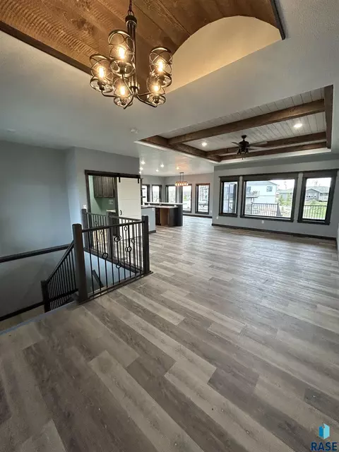 405 Doris Dr, Mitchell, SD 57301 photo 7