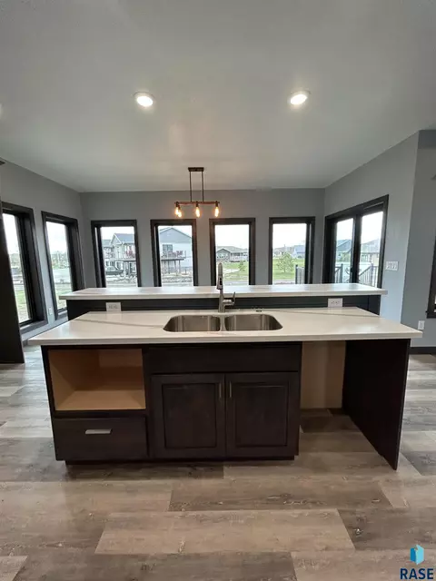 405 Doris Dr, Mitchell, SD 57301 photo 15