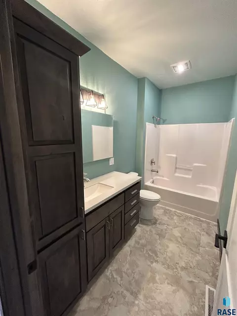 405 Doris Dr, Mitchell, SD 57301 photo 27
