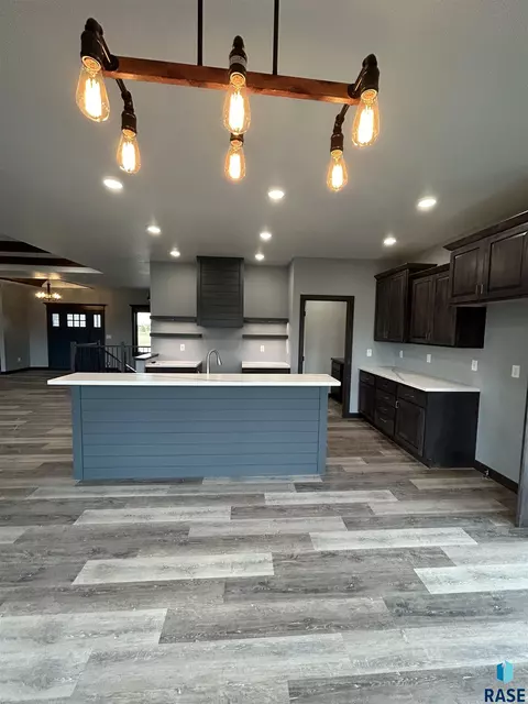 405 Doris Dr, Mitchell, SD 57301 photo 11