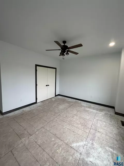 405 Doris Dr, Mitchell, SD 57301 photo 26