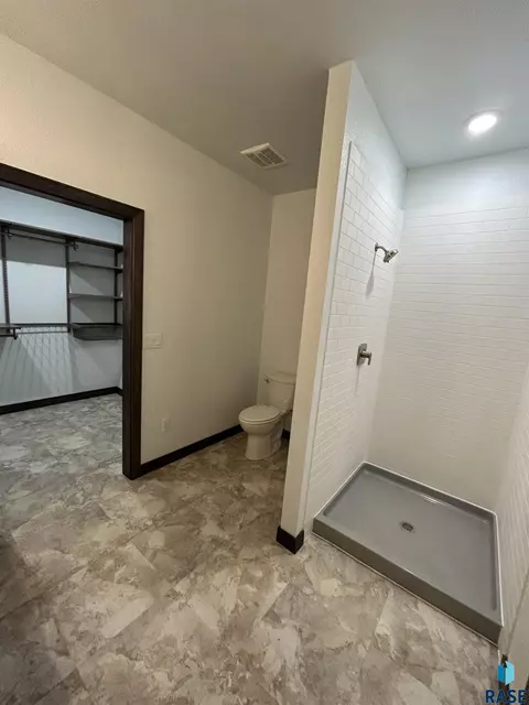 405 Doris Dr, Mitchell, SD 57301 photo 22