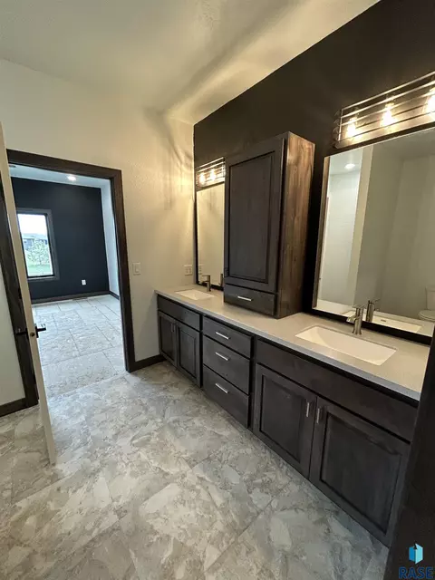 405 Doris Dr, Mitchell, SD 57301 photo 21