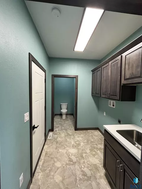 405 Doris Dr, Mitchell, SD 57301 photo 17