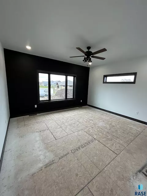 405 Doris Dr, Mitchell, SD 57301 photo 19