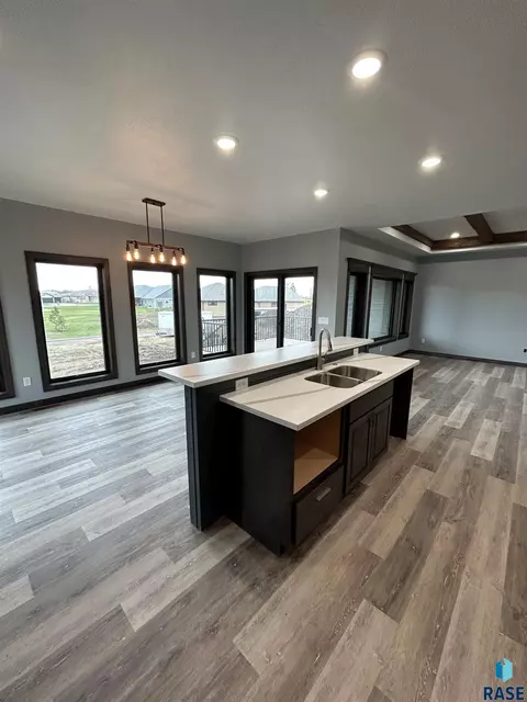 405 Doris Dr, Mitchell, SD 57301 photo 9