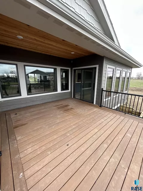 405 Doris Dr, Mitchell, SD 57301 photo 18