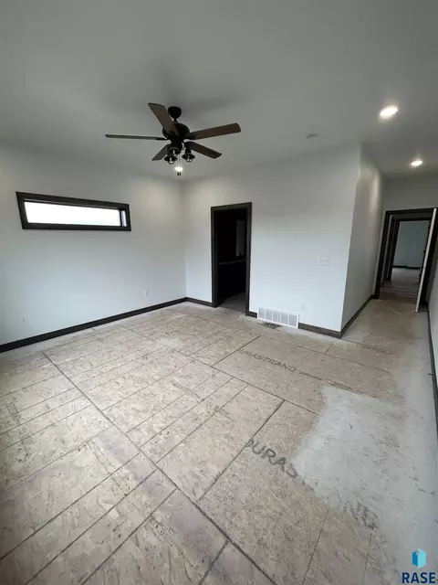 405 Doris Dr, Mitchell, SD 57301 photo 20