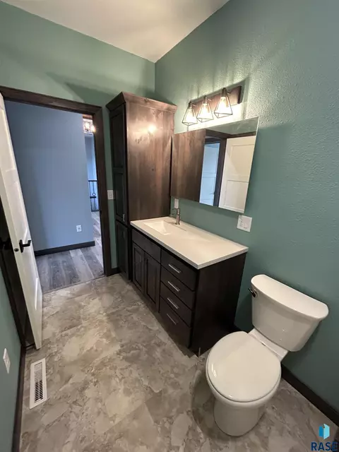 405 Doris Dr, Mitchell, SD 57301 photo 28