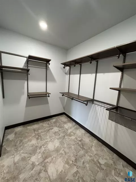 405 Doris Dr, Mitchell, SD 57301 photo 23