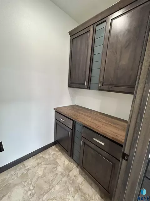 405 Doris Dr, Mitchell, SD 57301 photo 16