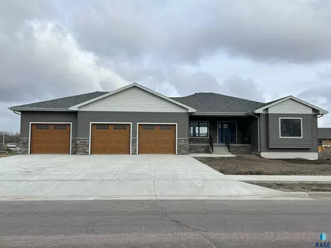 405 Doris Dr, Mitchell, SD 57301 photo 1