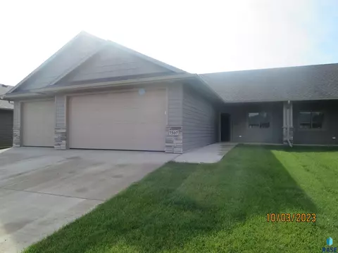 7507 W Flowerfield Pl, Sioux Falls, SD 57106 photo 1