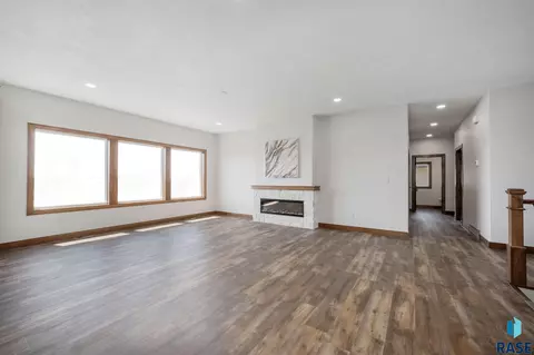 1509 W River Bend Cir, Brandon, SD 57005 photo 4