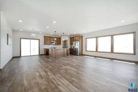 1509 W River Bend Cir, Brandon, SD 57005 photo 3